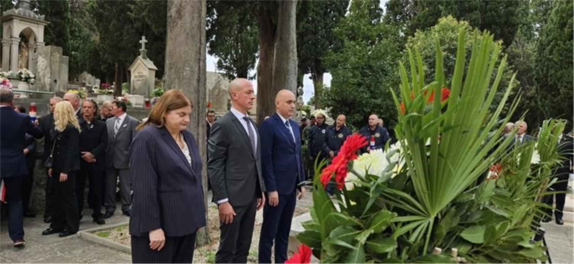 Načelnik Pavličević odaje počast poginulim braniteljima