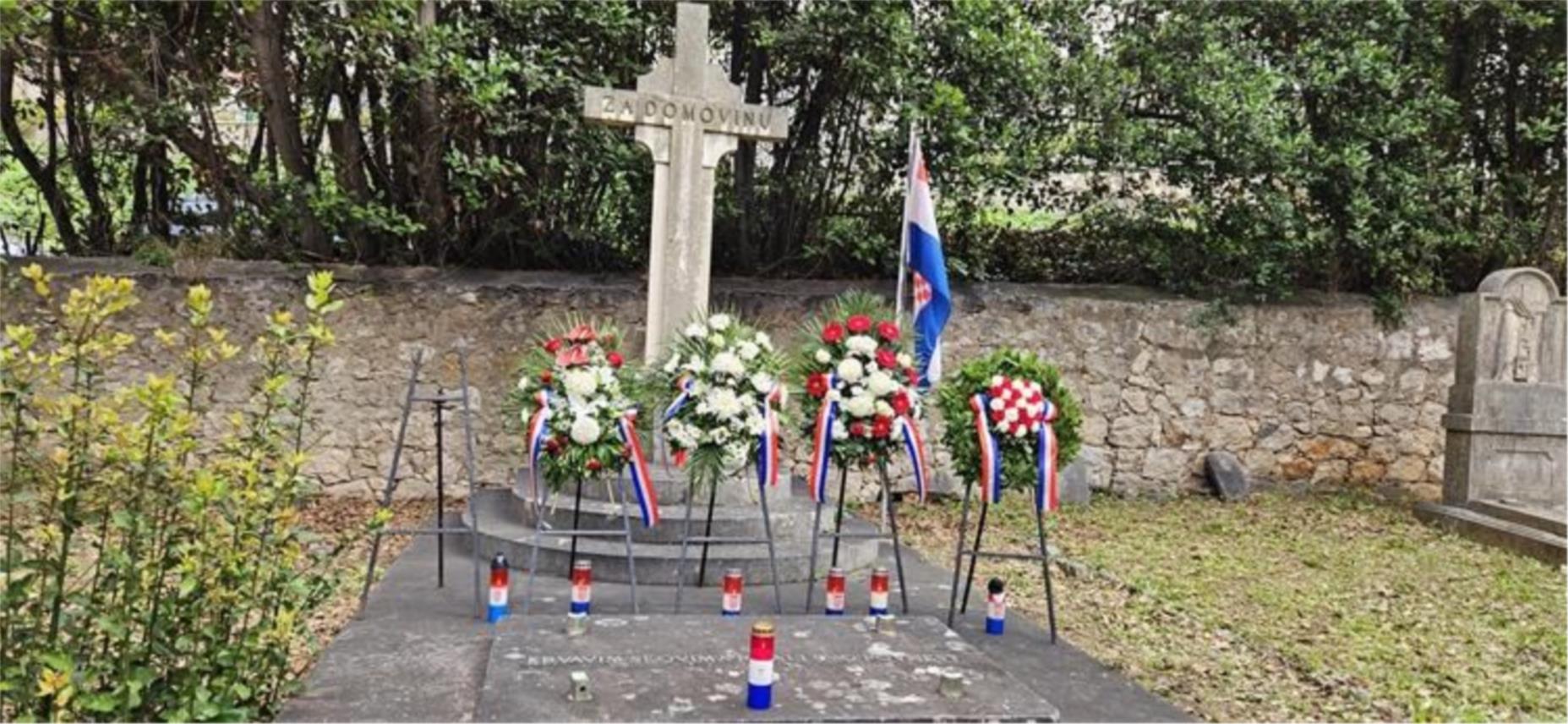 Načelnik Pavličević odaje počast poginulim braniteljima