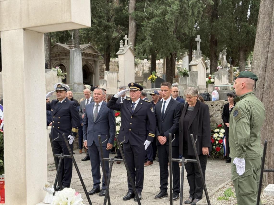 Vijenci položeni uoči blagdana Svih Svetih