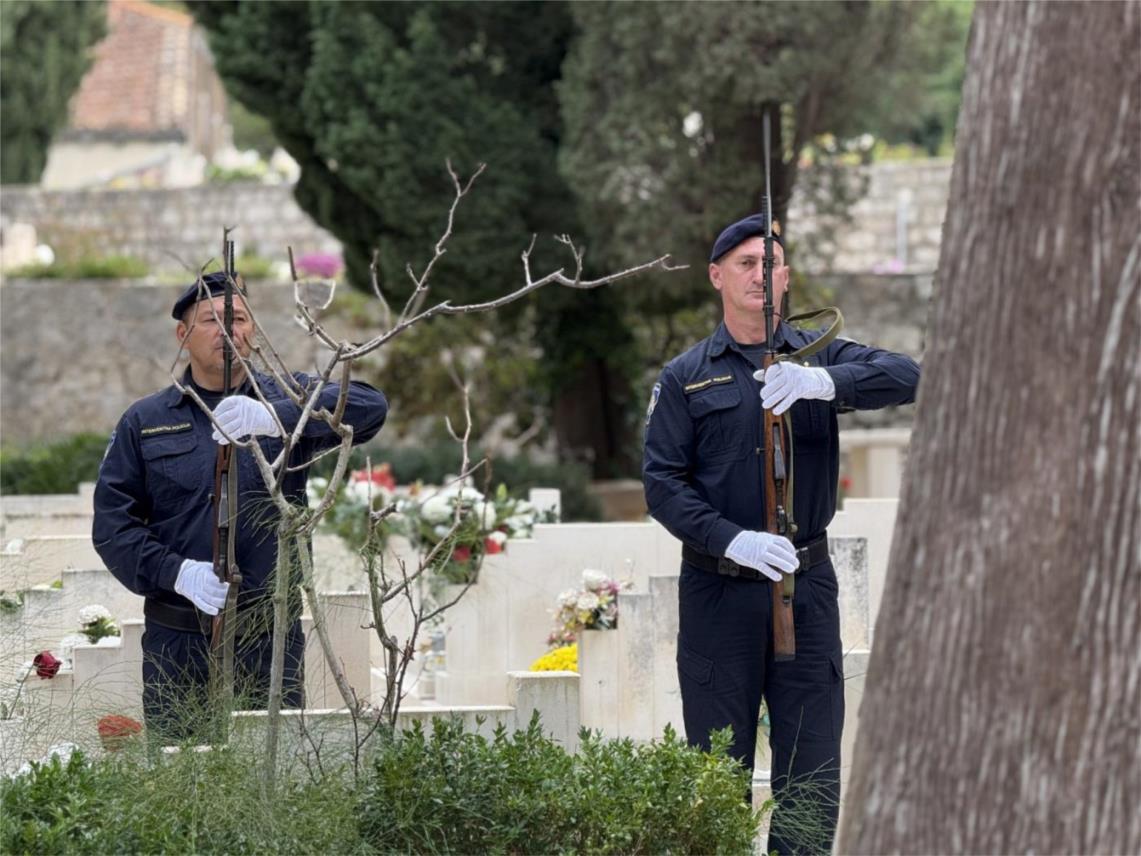 Vijenci položeni uoči blagdana Svih Svetih