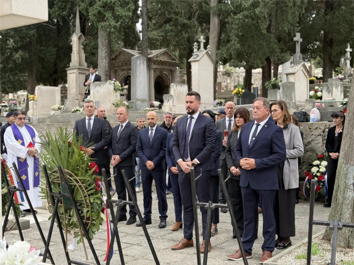 Vijenci položeni uoči blagdana Svih Svetih