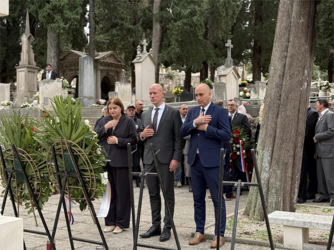 Vijenci položeni uoči blagdana Svih Svetih