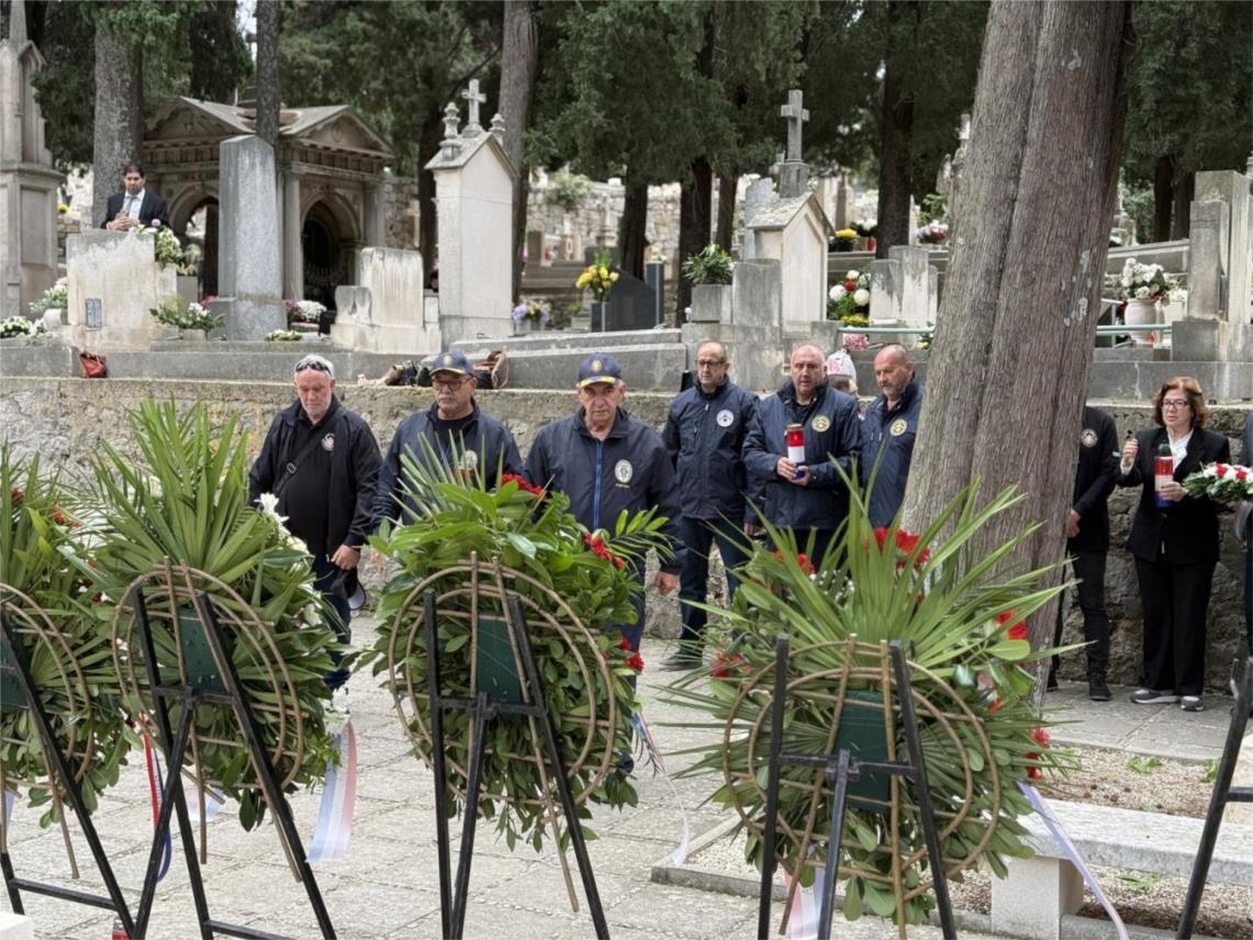 Vijenci položeni uoči blagdana Svih Svetih