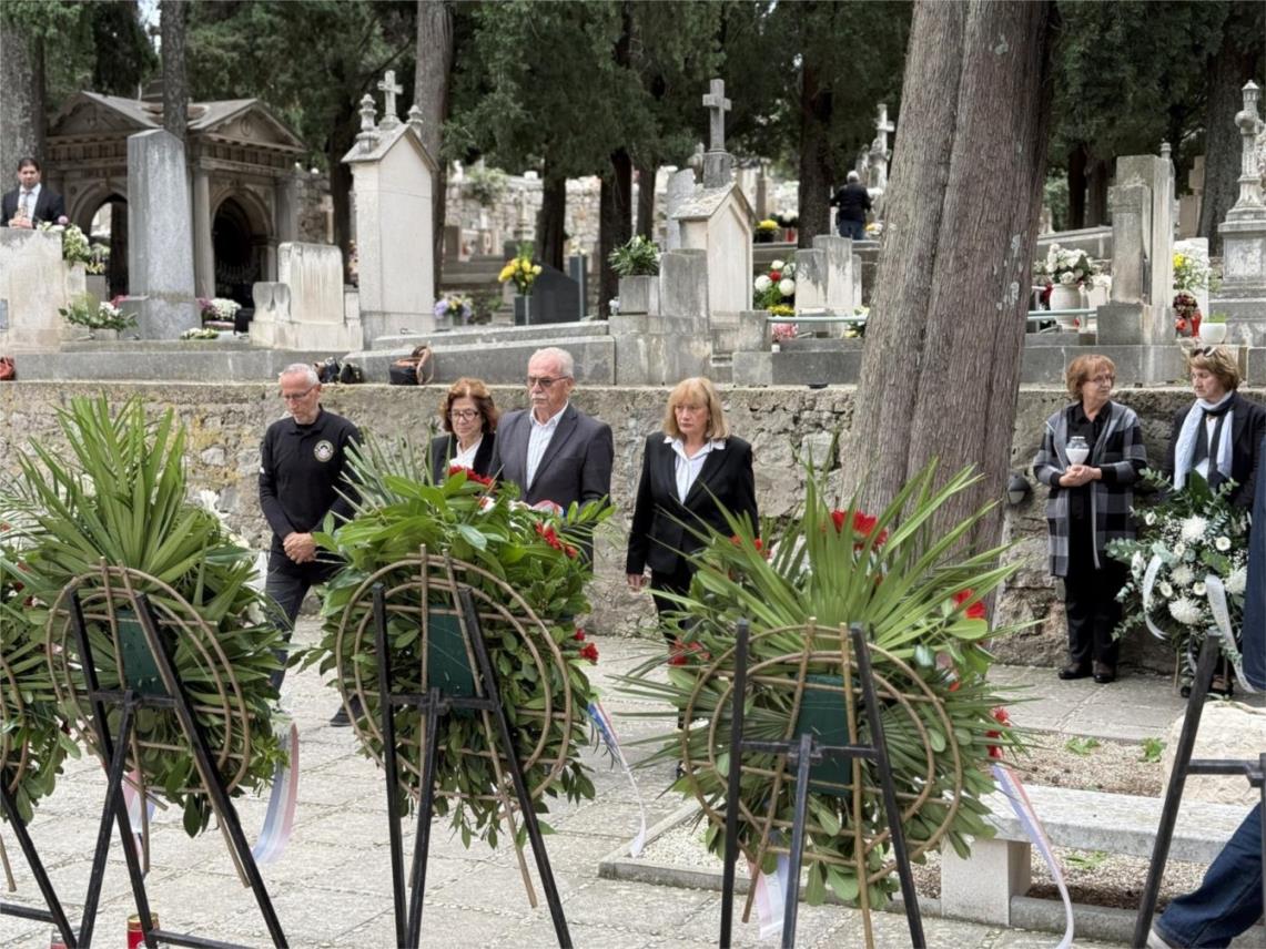 Vijenci položeni uoči blagdana Svih Svetih