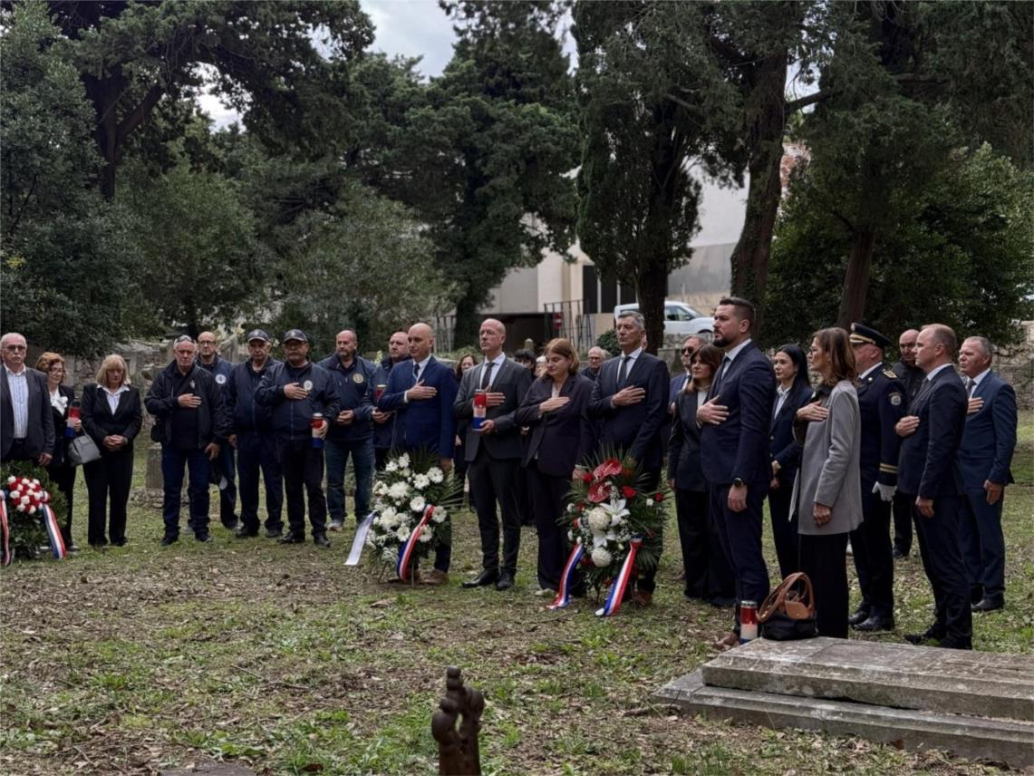 Vijenci položeni uoči blagdana Svih Svetih