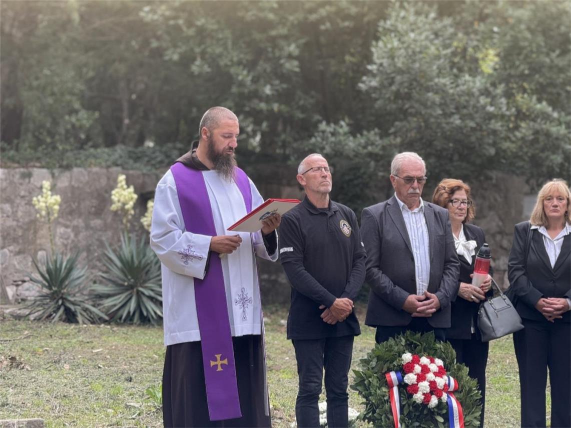 Vijenci položeni uoči blagdana Svih Svetih