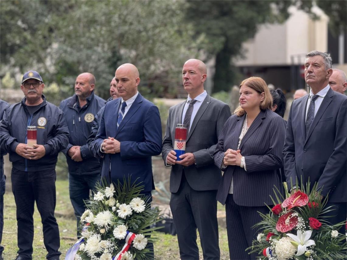 Vijenci položeni uoči blagdana Svih Svetih