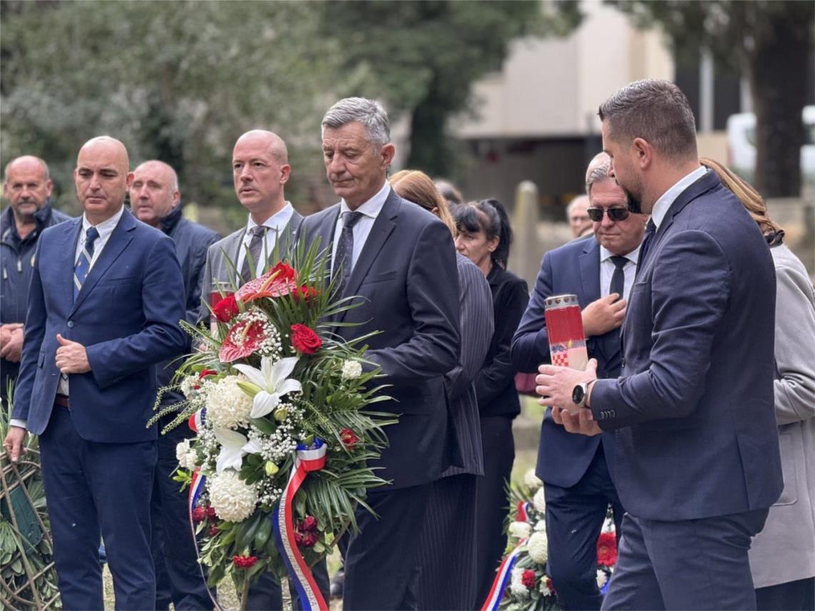 Vijenci položeni uoči blagdana Svih Svetih
