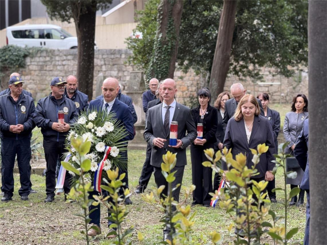 Vijenci položeni uoči blagdana Svih Svetih