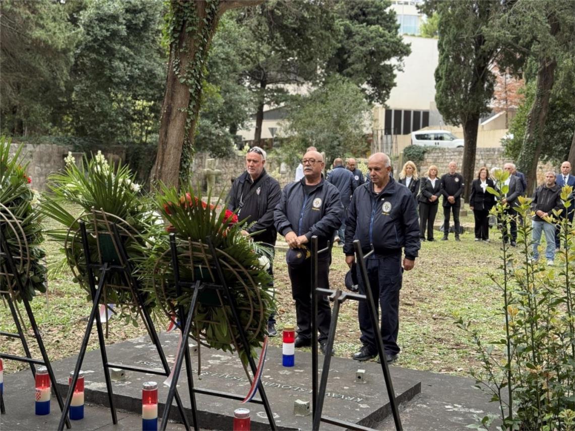 Vijenci položeni uoči blagdana Svih Svetih