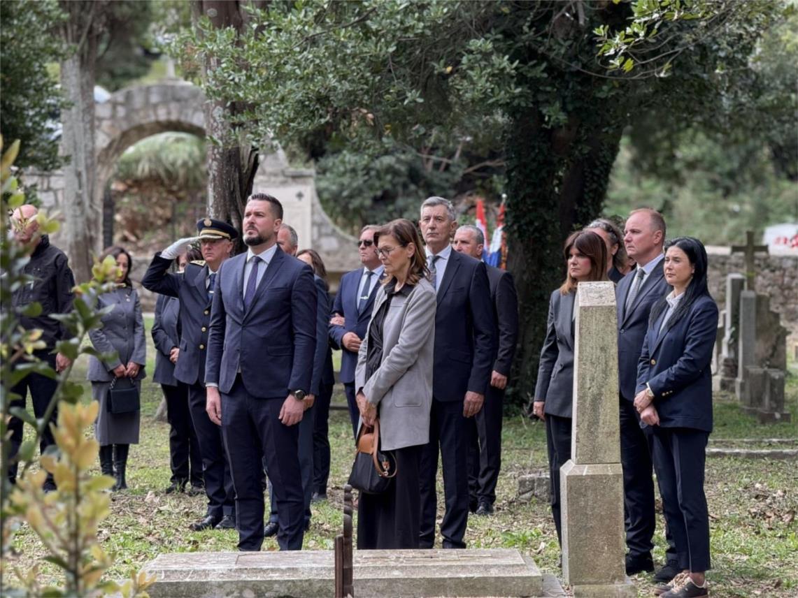 Vijenci položeni uoči blagdana Svih Svetih