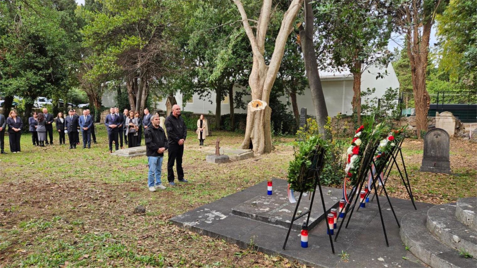 Položeni vijenci za poginule branitelje i civile u Dubrovniku