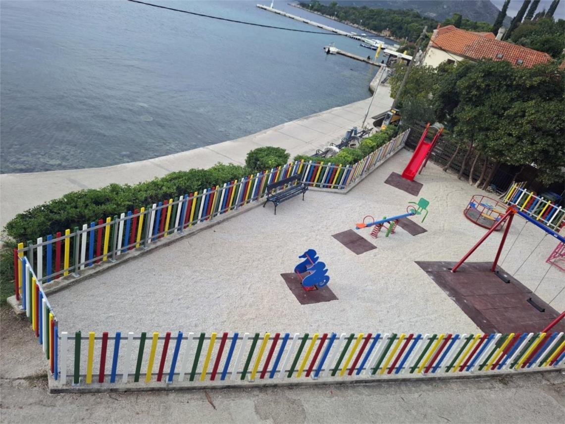 Završeni radovi na obnovi dječjeg igrališta u Donjem Čelu