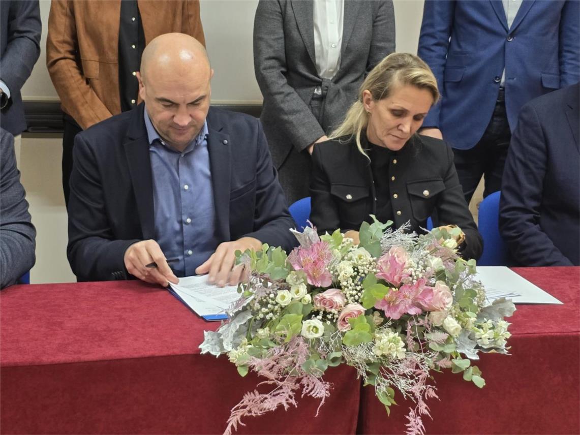 Župan potpisao ugovor za modernizaciju Gimnazije Metković