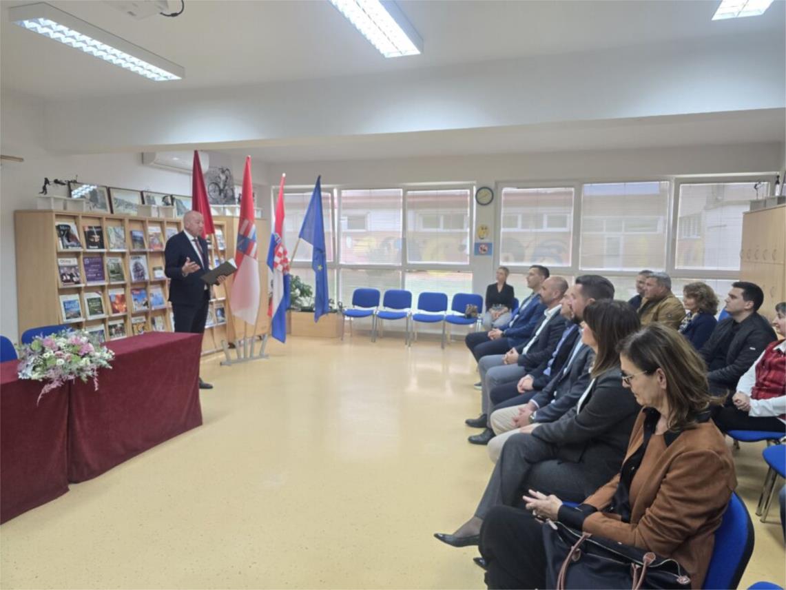 Župan potpisao ugovor za modernizaciju Gimnazije Metković