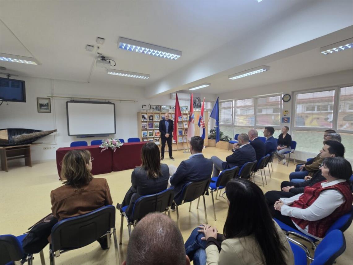 Župan potpisao ugovor za modernizaciju Gimnazije Metković