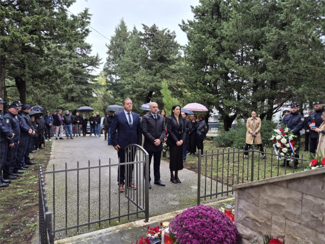 Vijenci položeni za stradale branitelje na Bosanci