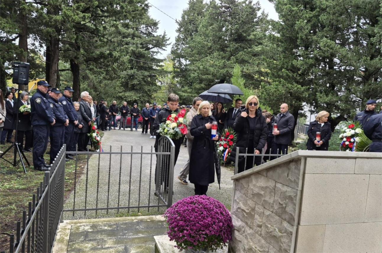 Vijenci položeni za stradale branitelje na Bosanci