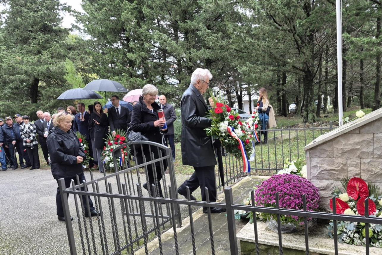 Vijenci položeni za stradale branitelje na Bosanci