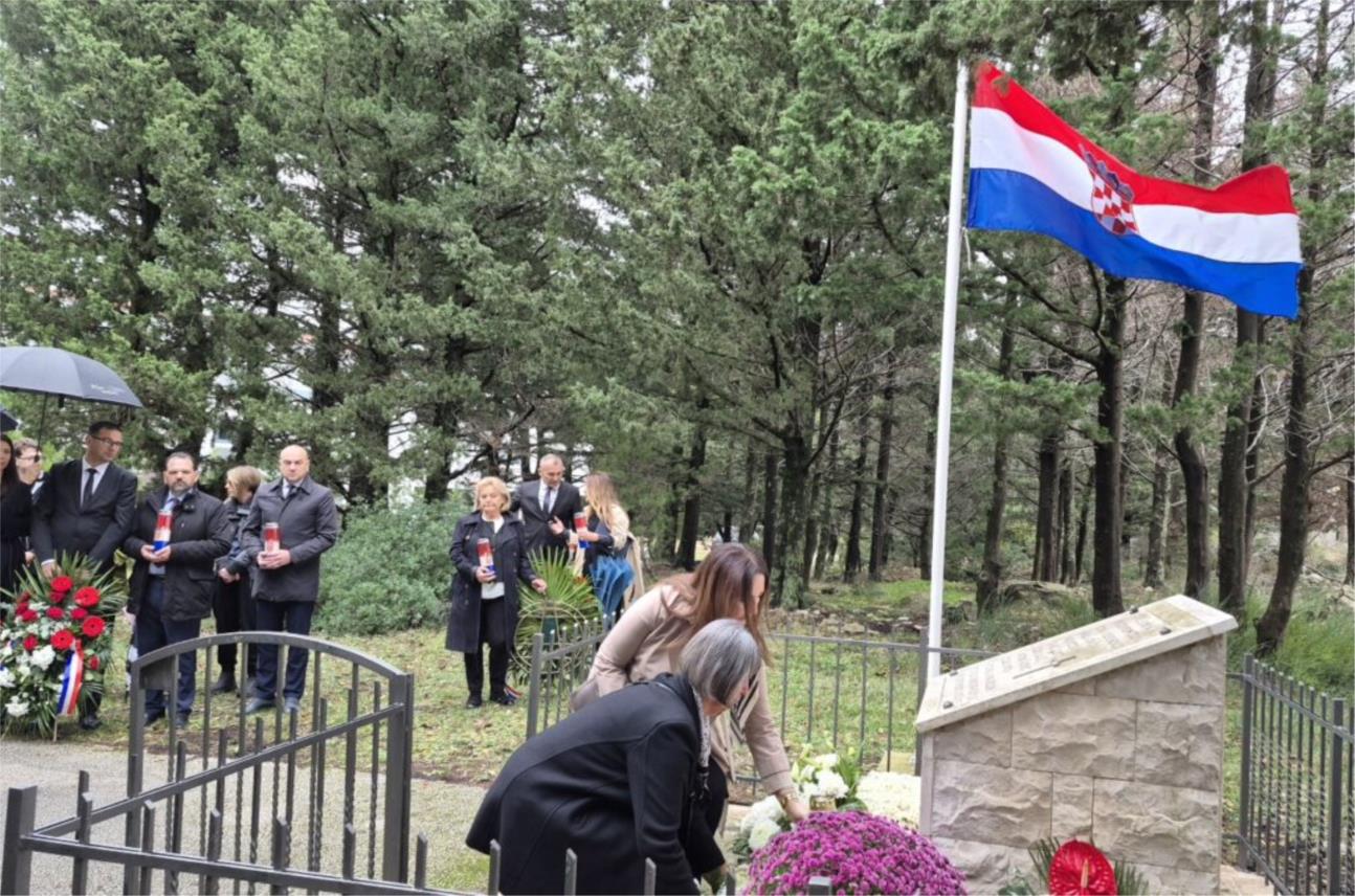 Vijenci položeni za stradale branitelje na Bosanci