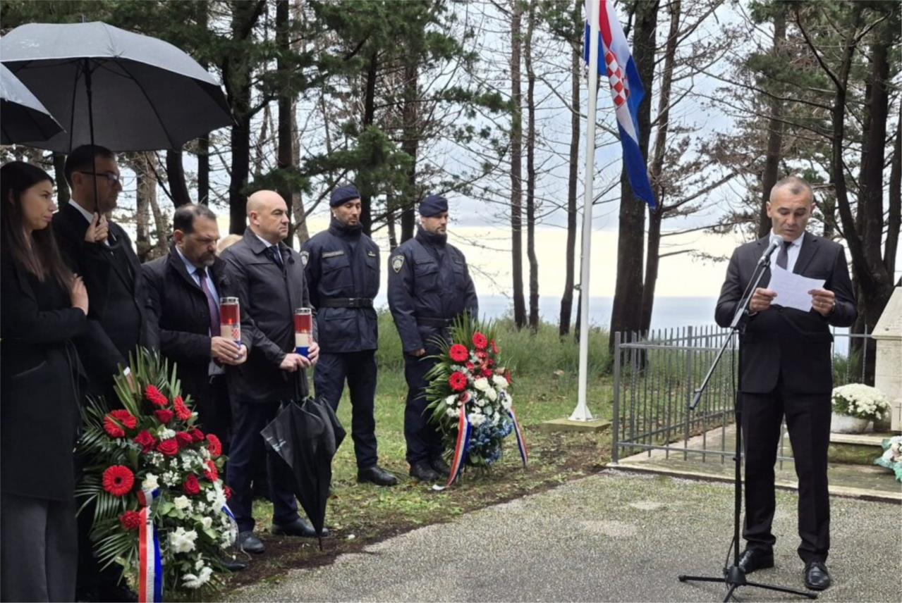 Vijenci položeni za stradale branitelje na Bosanci