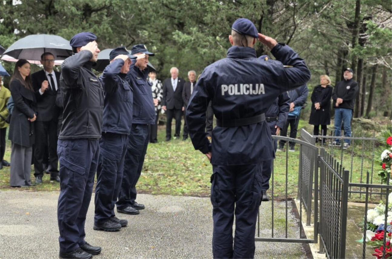 Vijenci položeni za stradale branitelje na Bosanci