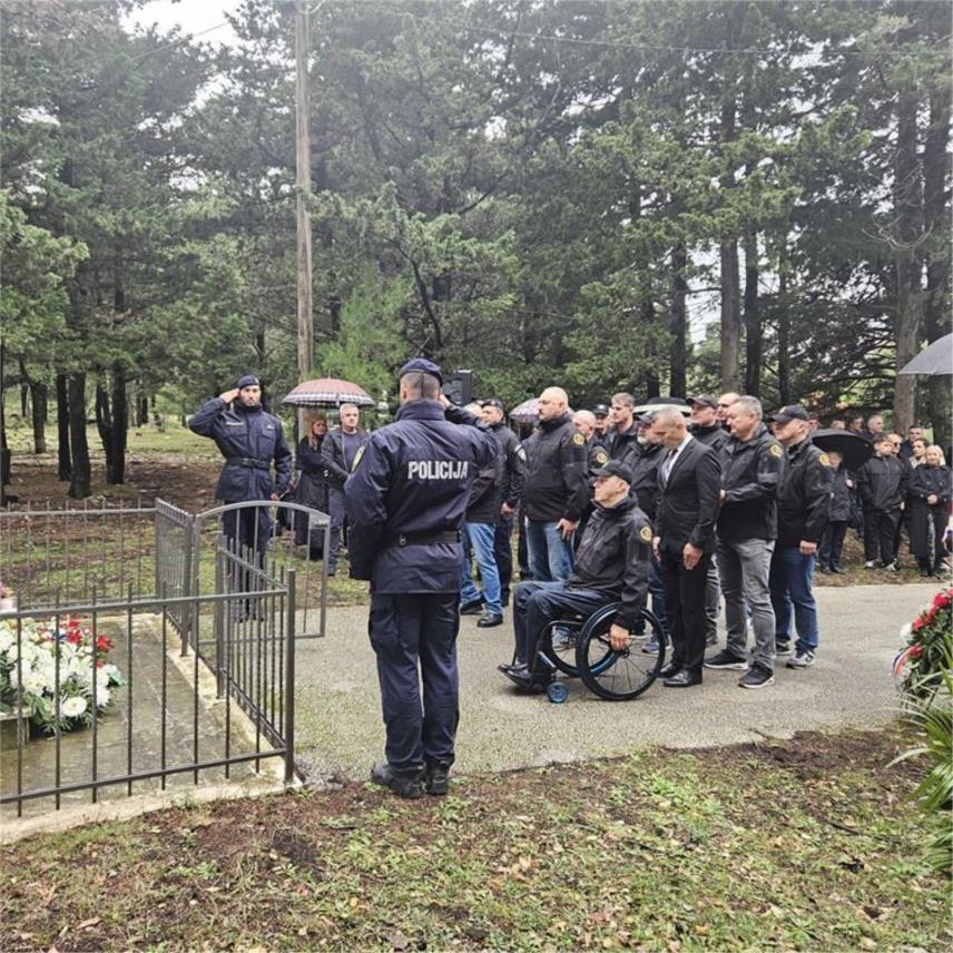 Načelnik Pavličević i suradnici odali počast poginulim braniteljima