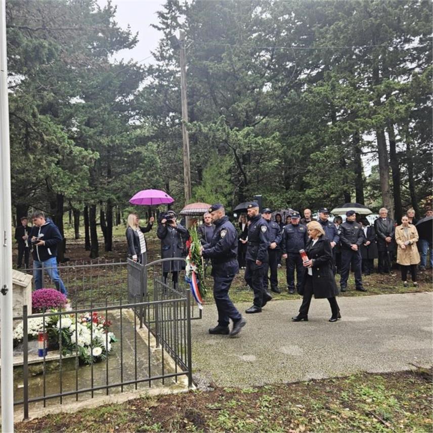 Načelnik Pavličević i suradnici odali počast poginulim braniteljima