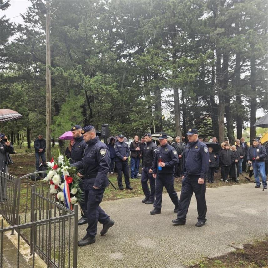 Načelnik Pavličević i suradnici odali počast poginulim braniteljima