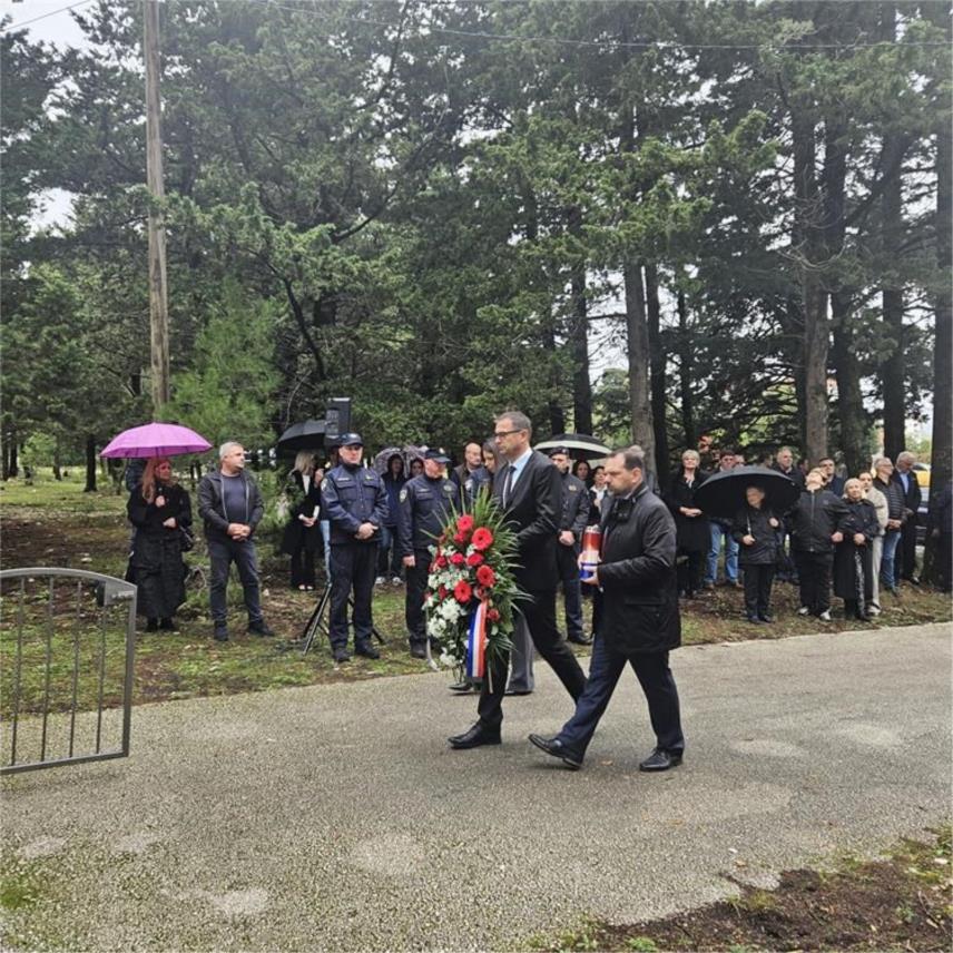 Načelnik Pavličević i suradnici odali počast poginulim braniteljima