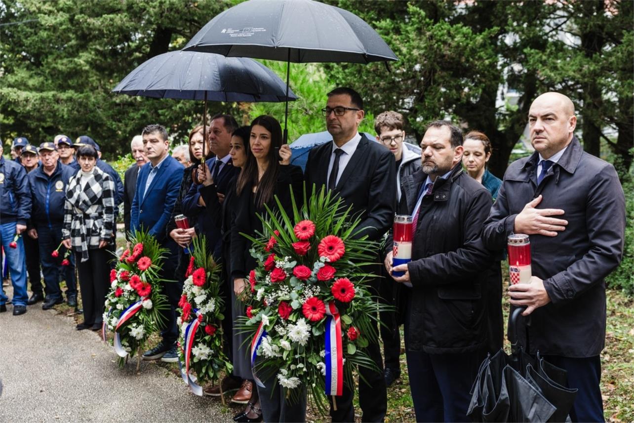 Položeni vijenci za stradale branitelje na Bosanci