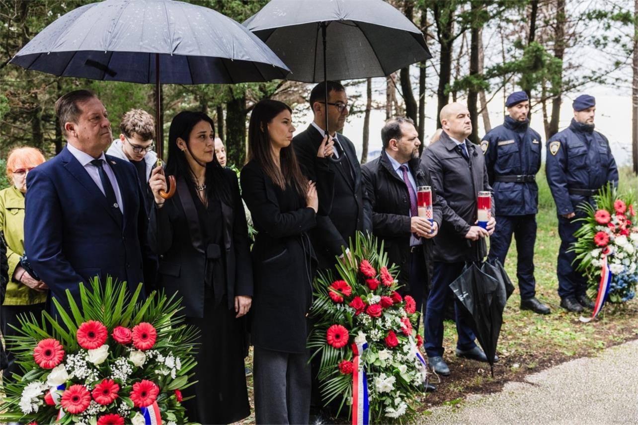 Položeni vijenci za stradale branitelje na Bosanci