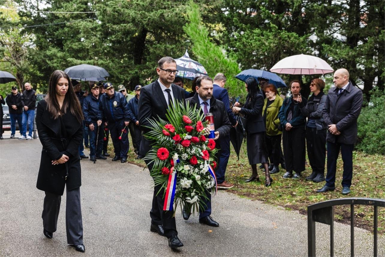 Položeni vijenci za stradale branitelje na Bosanci