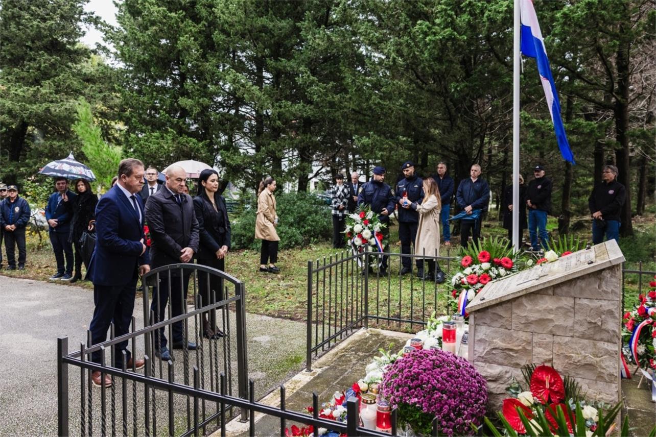 Položeni vijenci za stradale branitelje na Bosanci