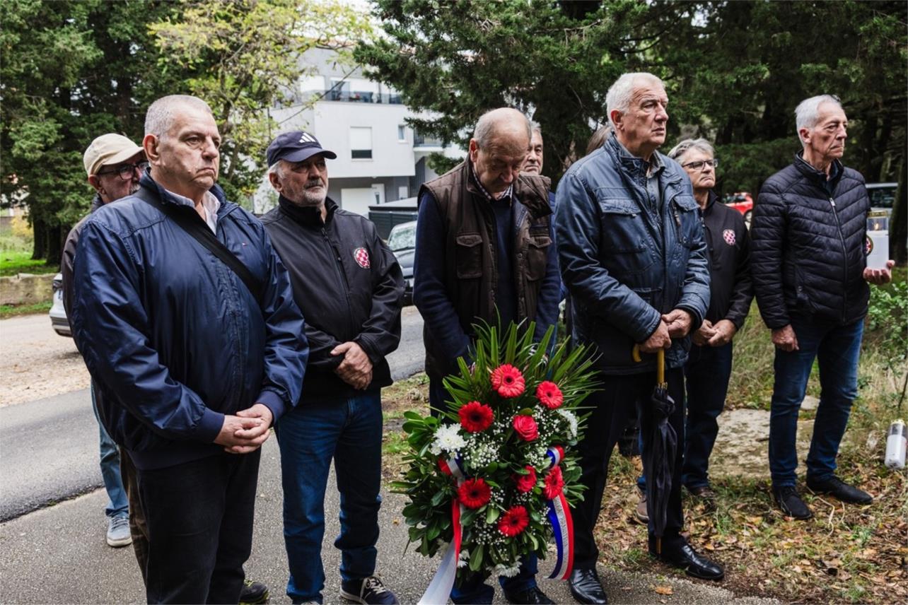 Položeni vijenci za stradale branitelje na Bosanci