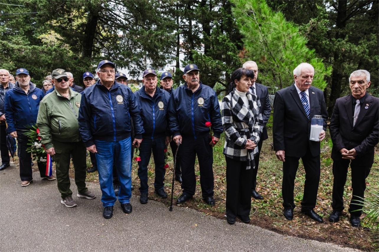 Položeni vijenci za stradale branitelje na Bosanci