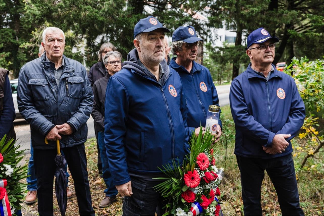 Položeni vijenci za stradale branitelje na Bosanci