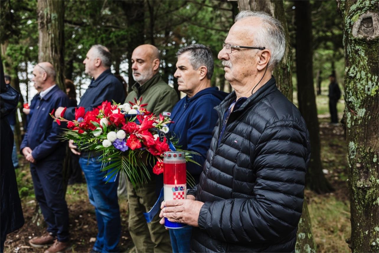 Položeni vijenci za stradale branitelje na Bosanci