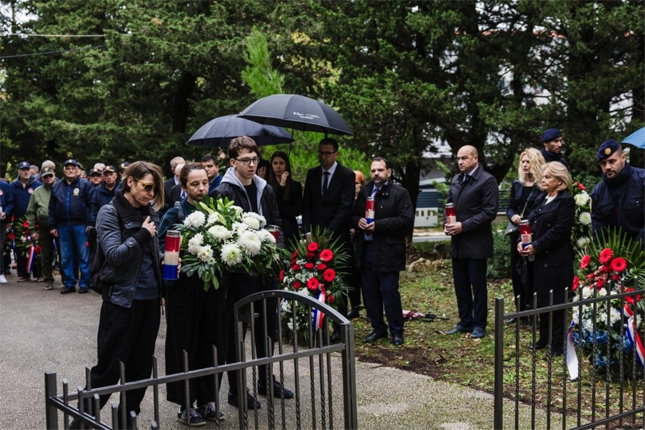 Položeni vijenci za stradale branitelje na Bosanci