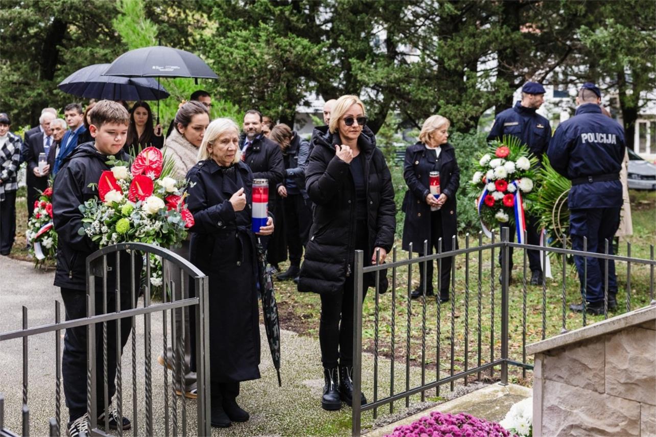 Položeni vijenci za stradale branitelje na Bosanci