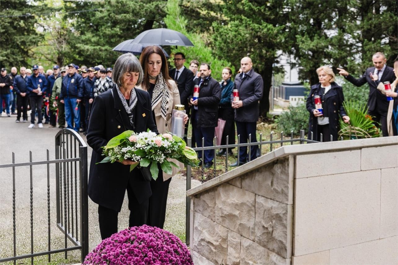 Položeni vijenci za stradale branitelje na Bosanci