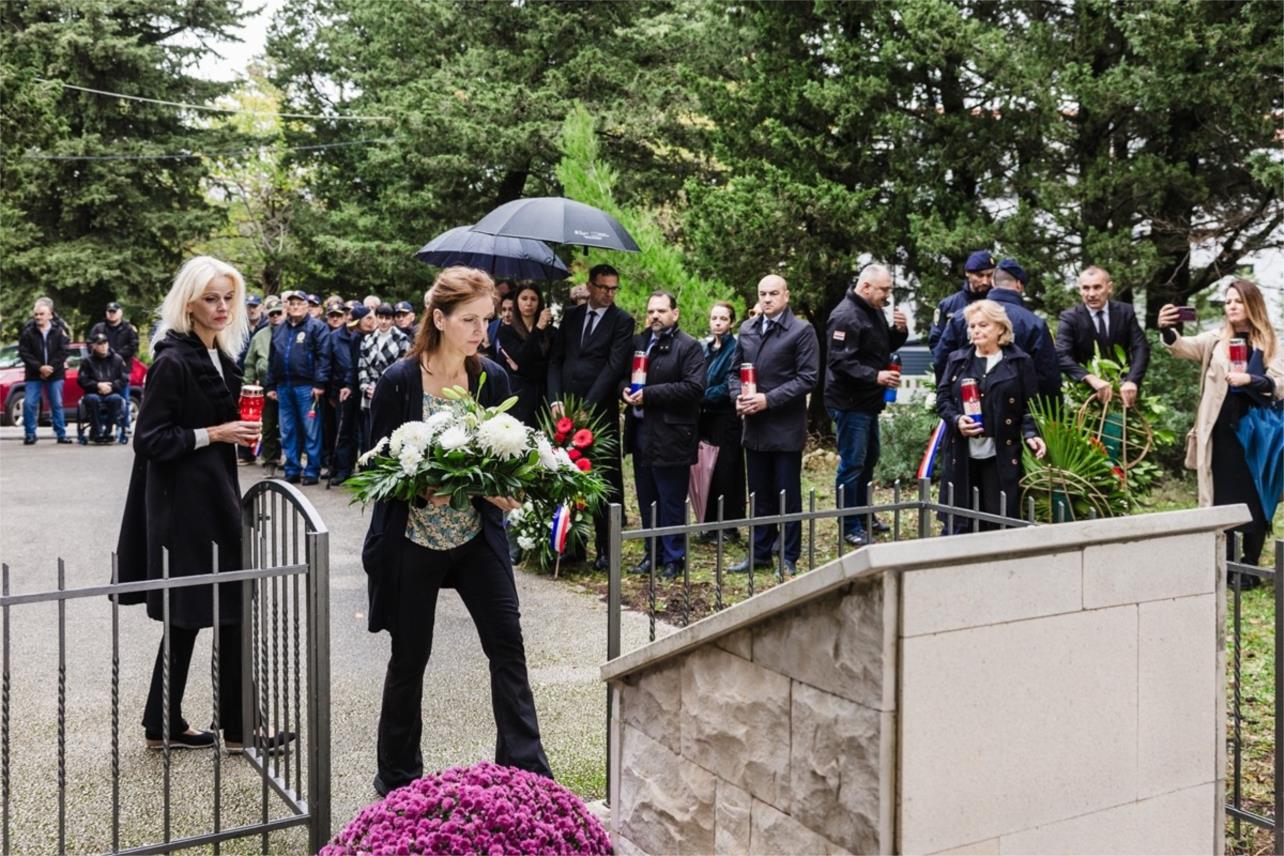 Položeni vijenci za stradale branitelje na Bosanci