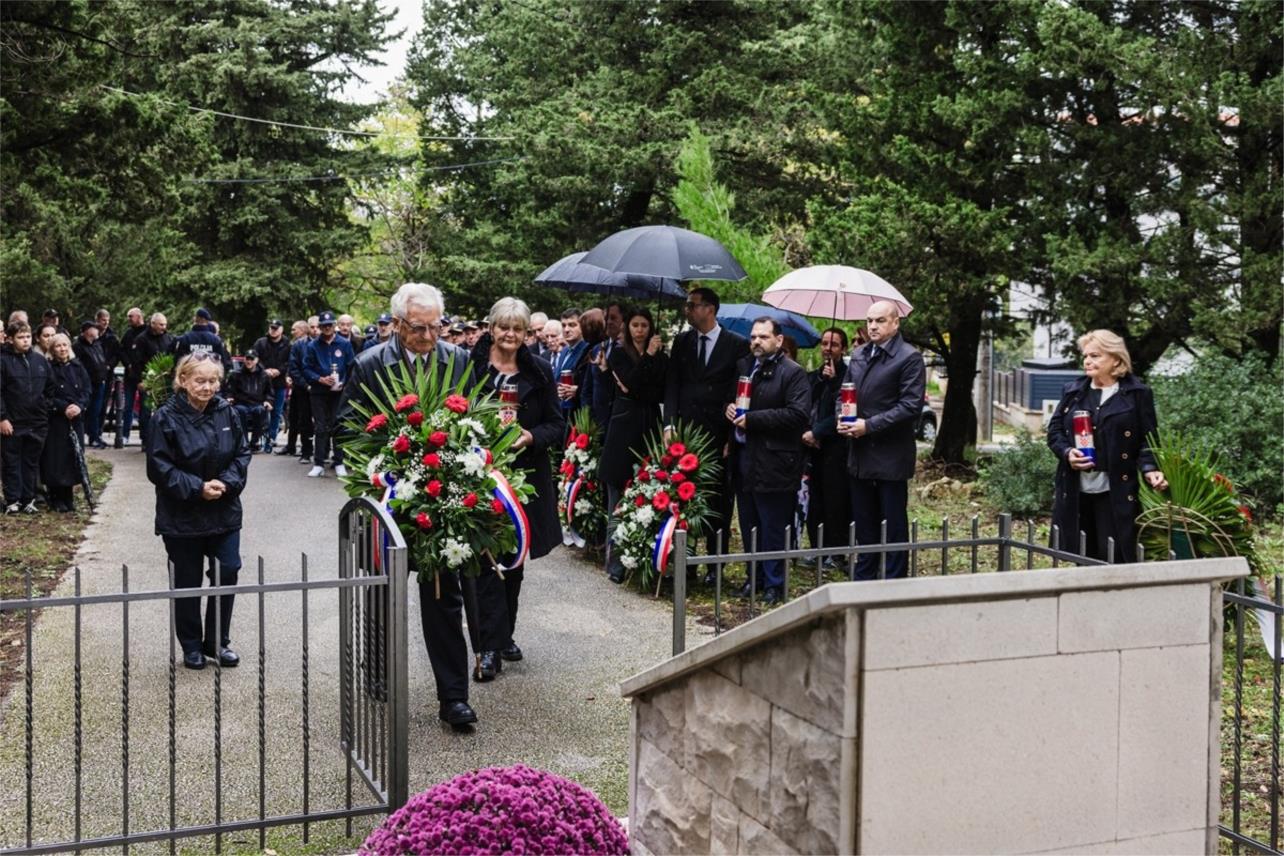 Položeni vijenci za stradale branitelje na Bosanci