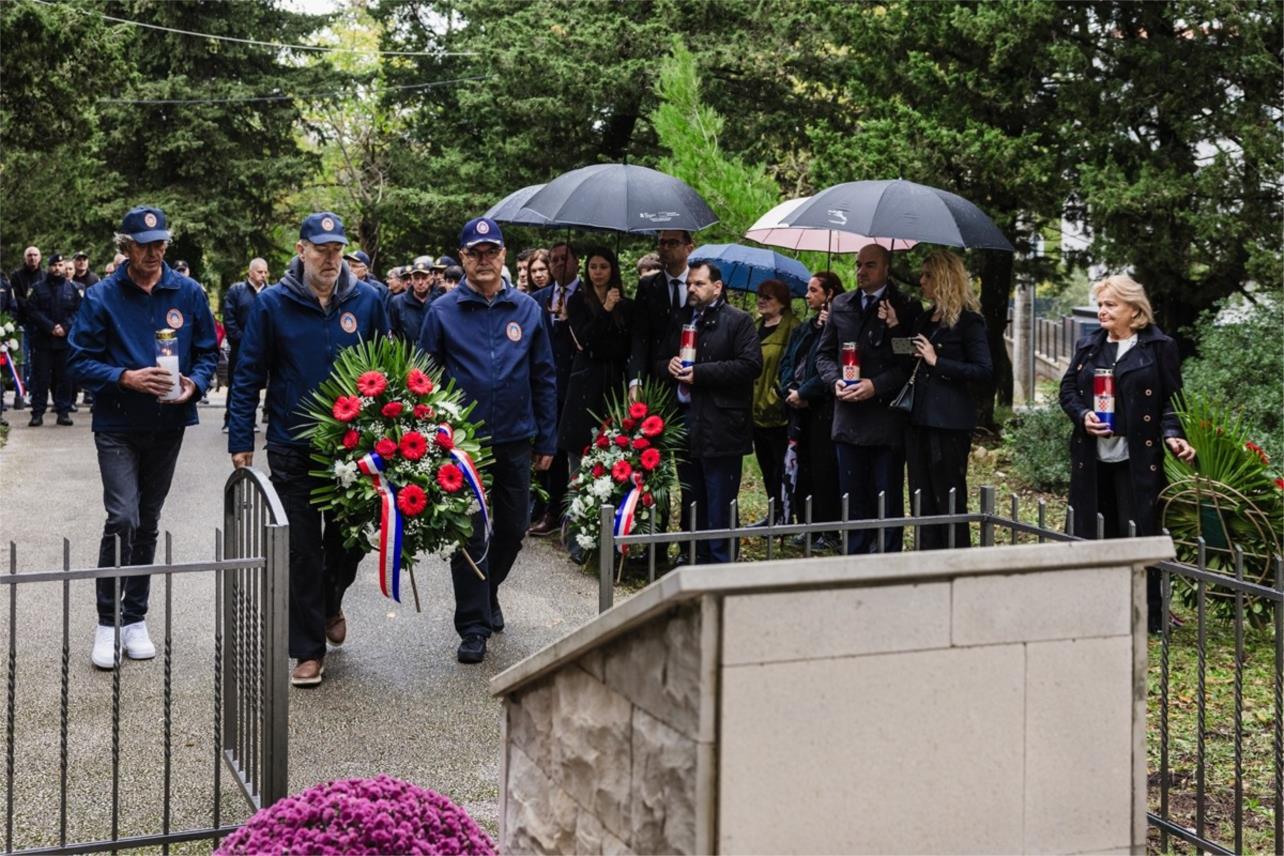 Položeni vijenci za stradale branitelje na Bosanci