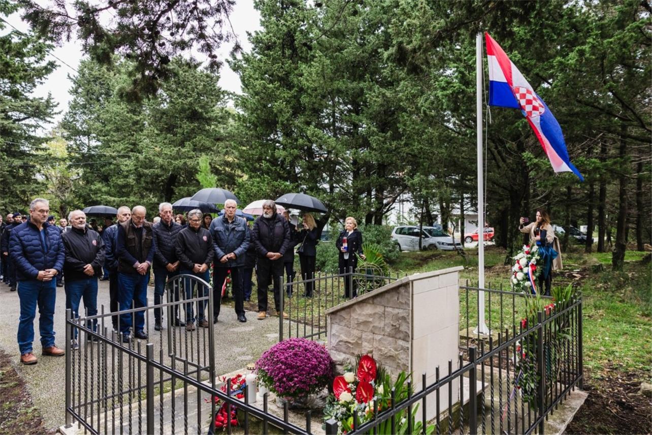 Položeni vijenci za stradale branitelje na Bosanci
