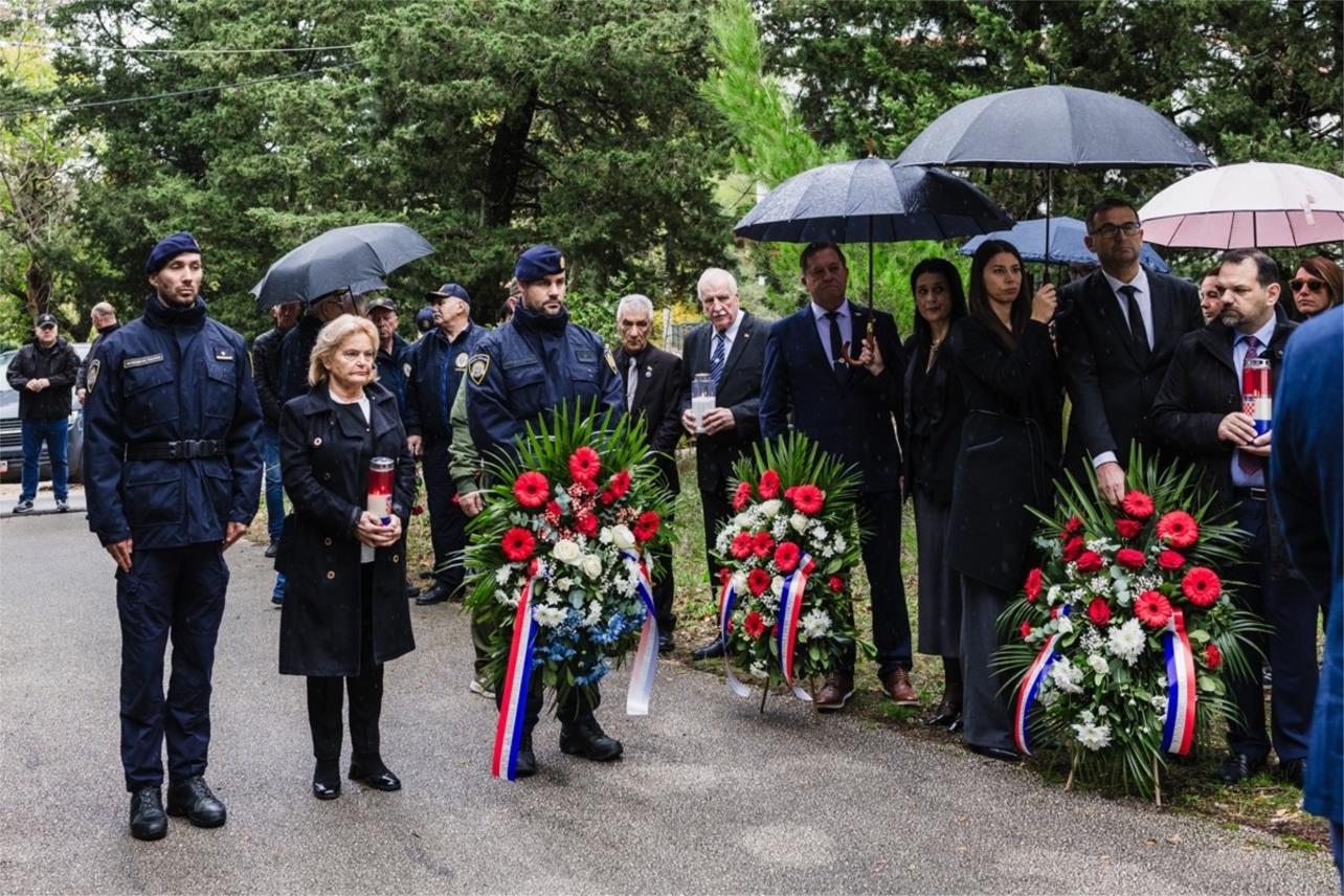 Položeni vijenci za stradale branitelje na Bosanci