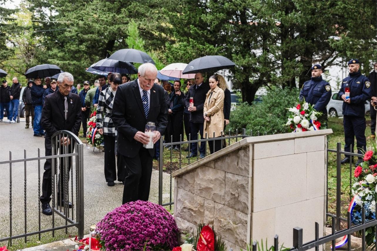 Položeni vijenci za stradale branitelje na Bosanci