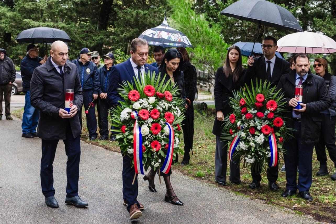 Položeni vijenci za stradale branitelje na Bosanci