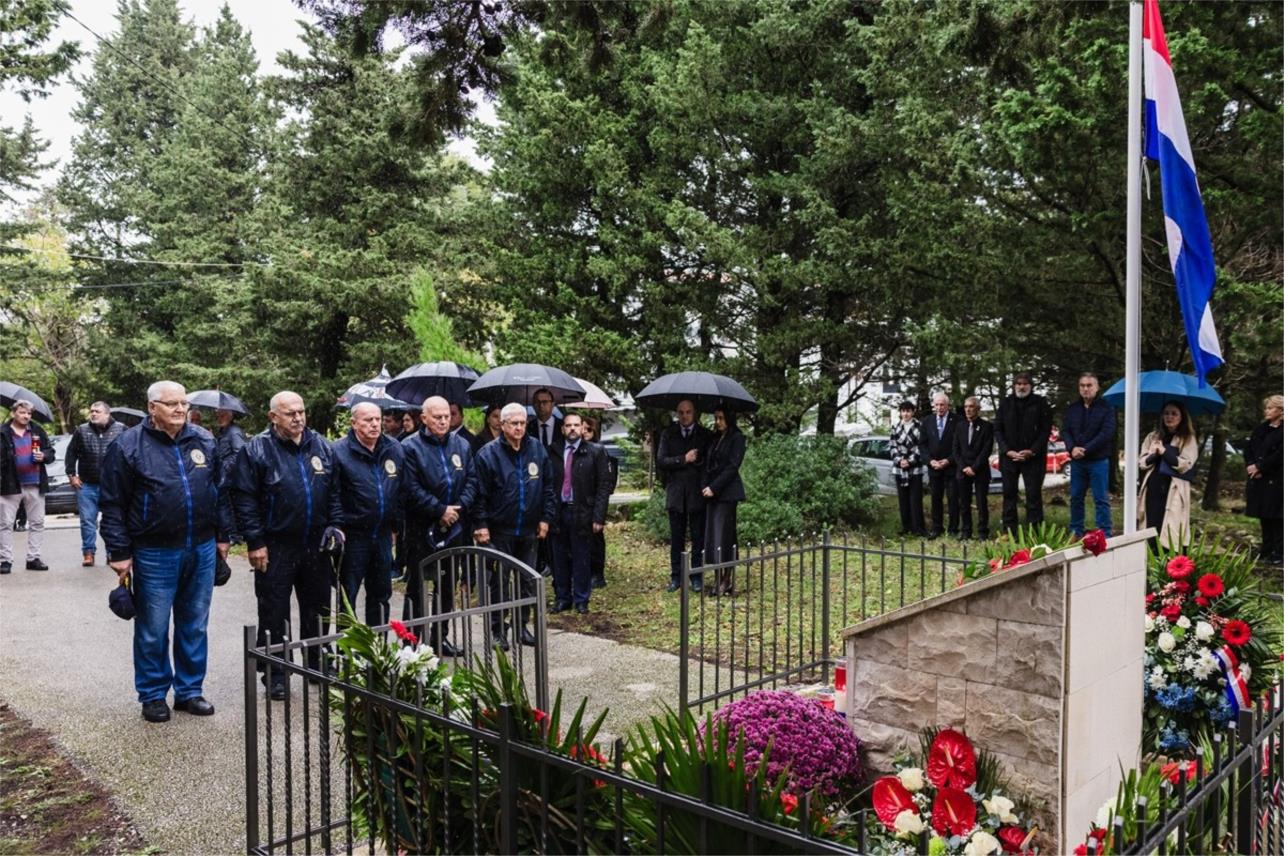 Položeni vijenci za stradale branitelje na Bosanci
