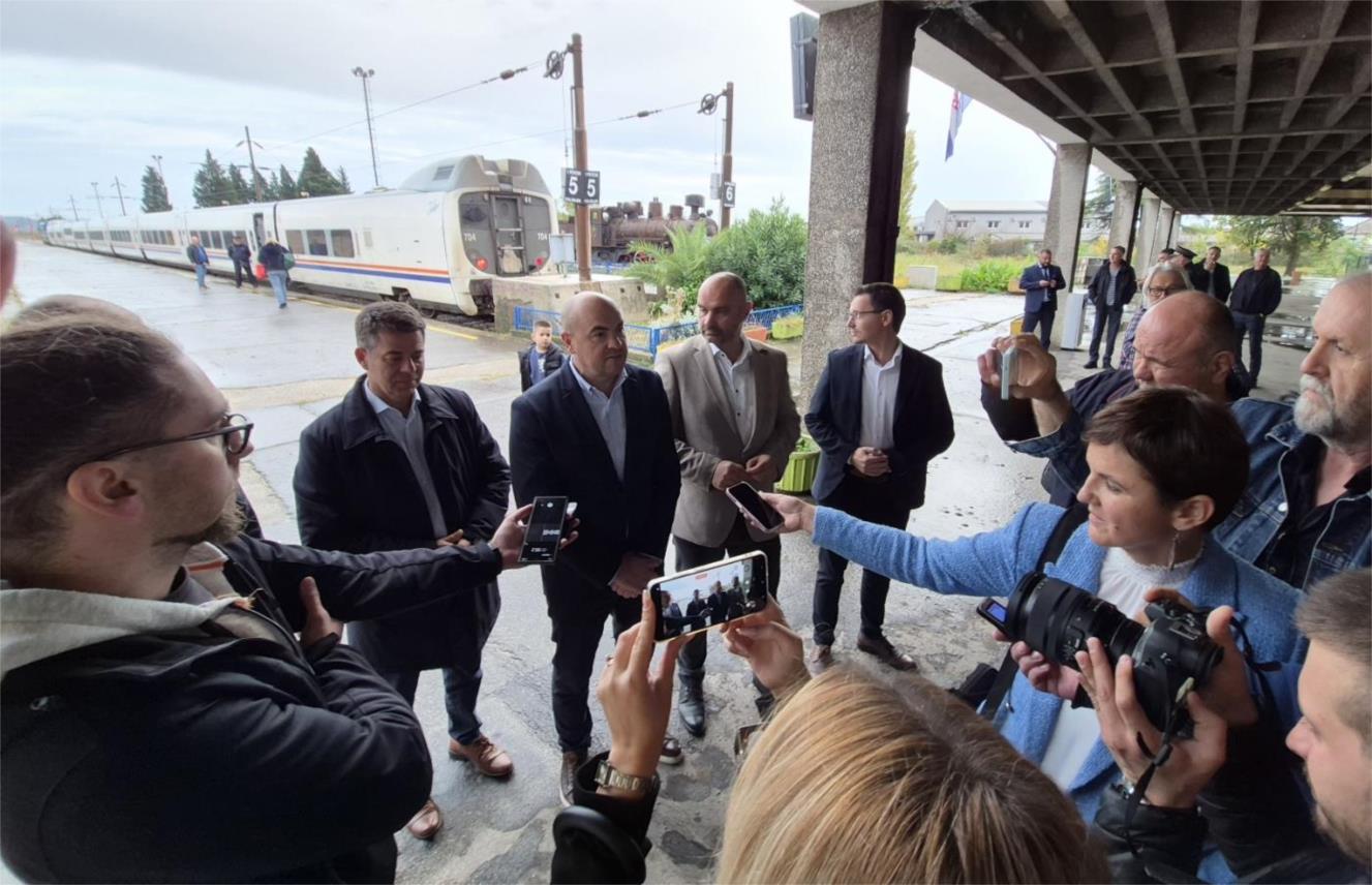 Župan Pezo u vlaku na novoj liniji iz Ploča